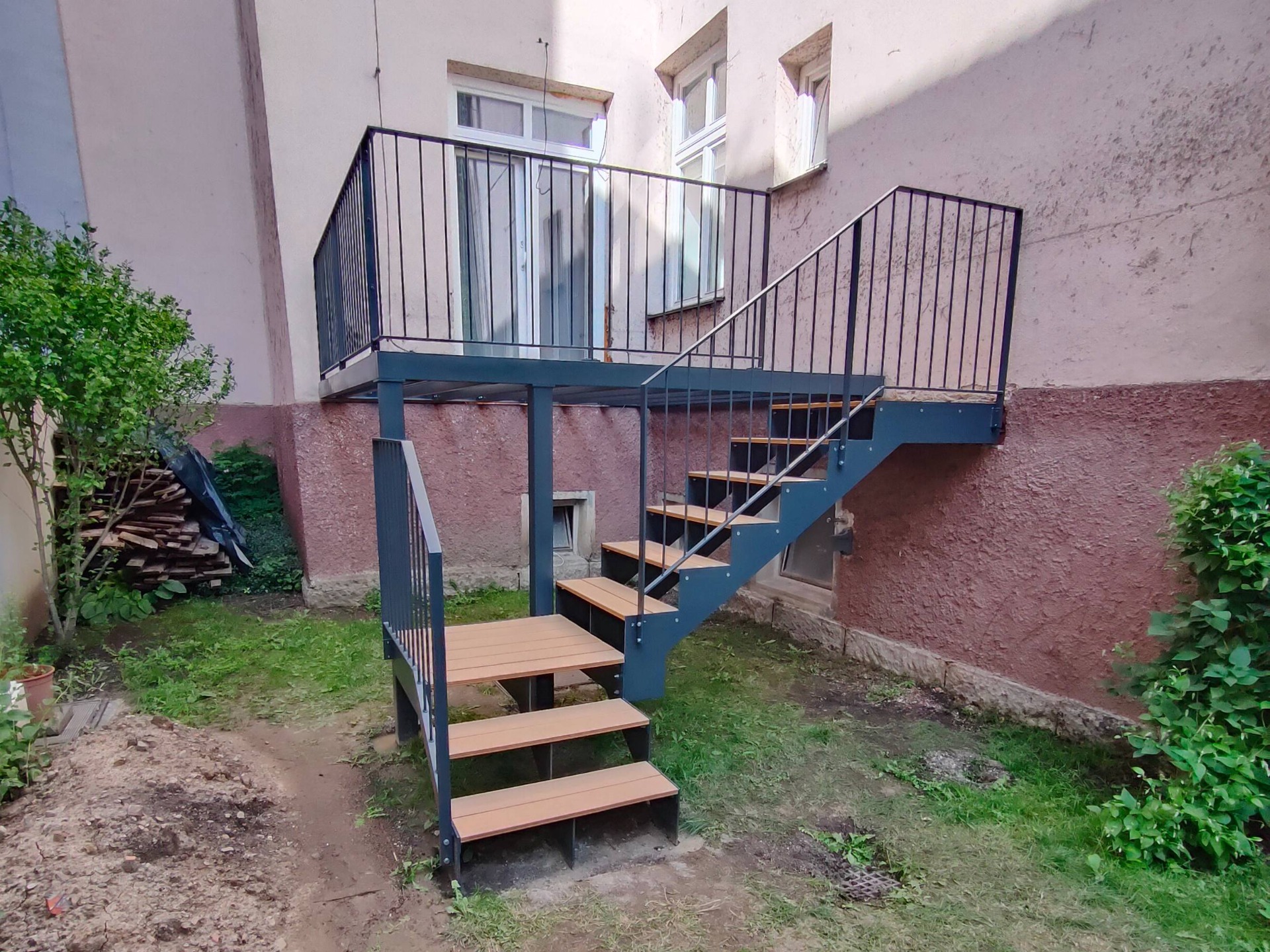 Kovová terasa se schodištěm Nový Jičín